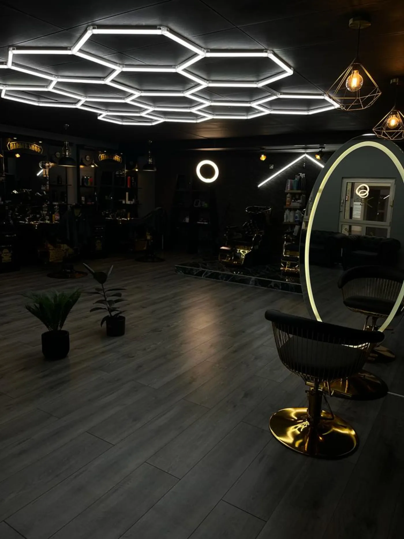 Innenansicht des Gold Cut Friseursalons